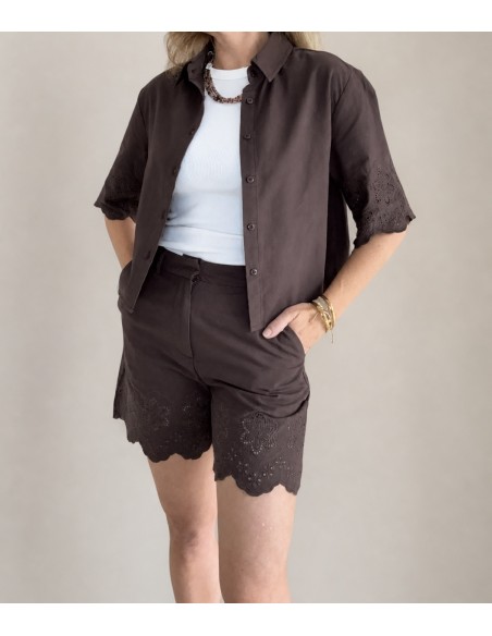 SHORT ALGODON TROQUELADO MARRON