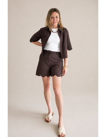 SHORT ALGODON TROQUELADO MARRON